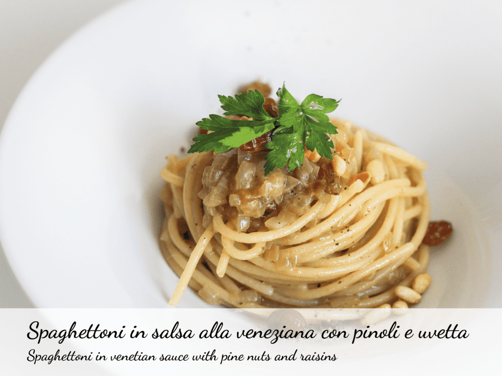 Spaguettoni in salsa alla veneziana con pinoli e uvetta - Spaghettoni in venetian sauce with pine nuts and raisins